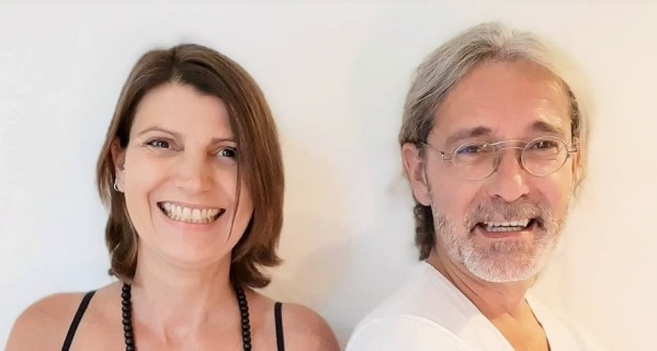 In Saarbrücken: Die Hypnose & Reiki Praxis Saar, in der Thomas und Niritya, Heilpraktiker für Psychotherapie, z.B. Reiki-Ausbildungs-Seminare, Unterstützung bei Depression, Angststörungen und Begleitung von Kindheitstrauma durch innere Kind Arbeit.